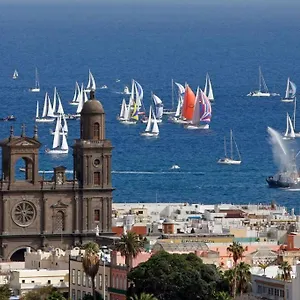 https://beachfront-apt-with-open-terrace-in-las-canteras.in-canary-islands.com
