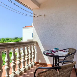 https://apartment-monica-liznjan.in-istria.net